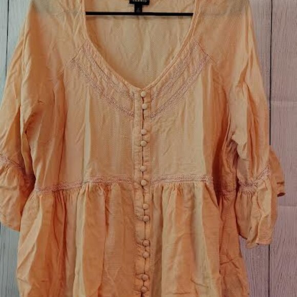 Torrid 2X Peach/Pink Top Women's - Picture 1 of 4